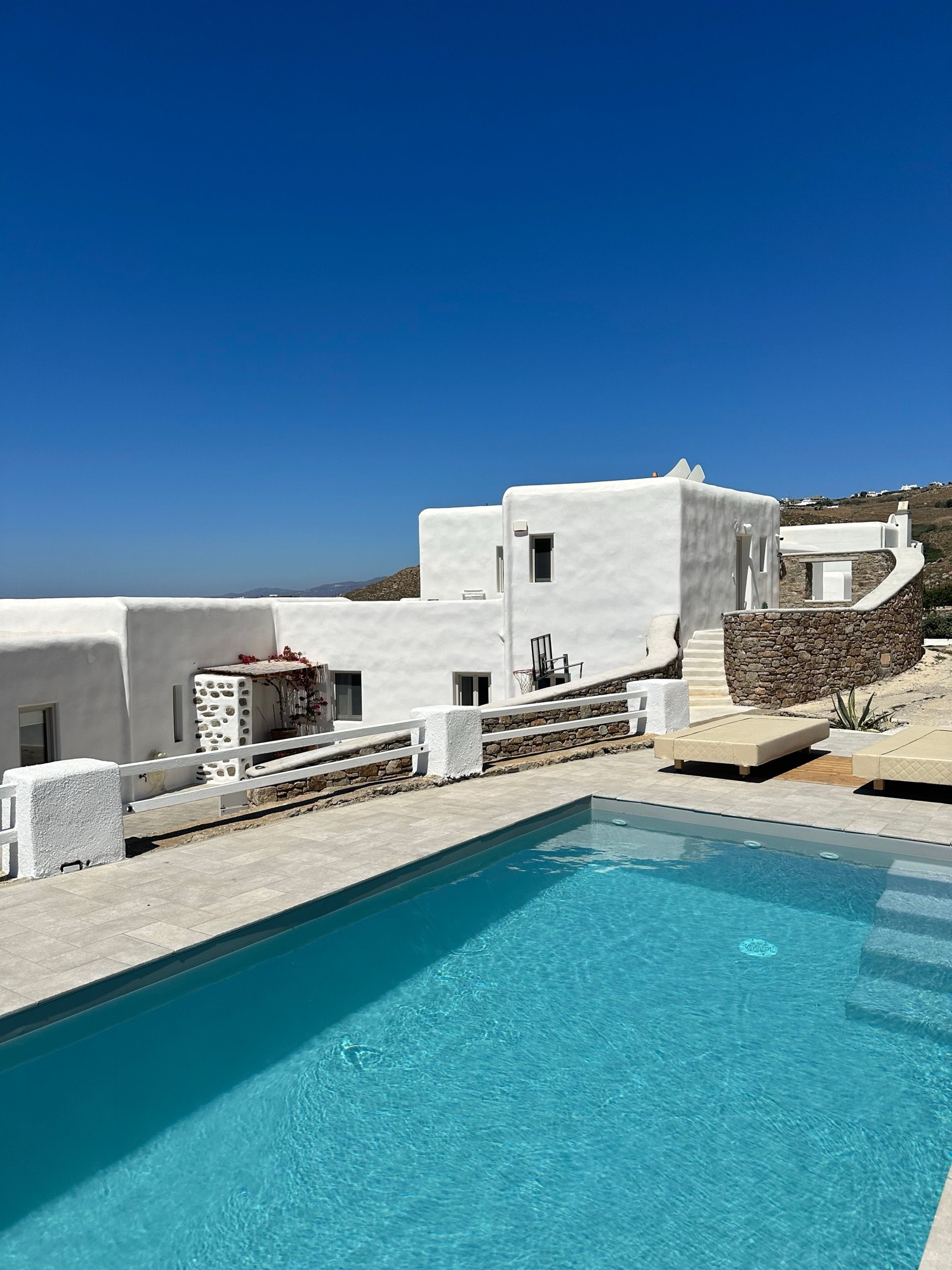 Villa avec piscine, style méditerranéen