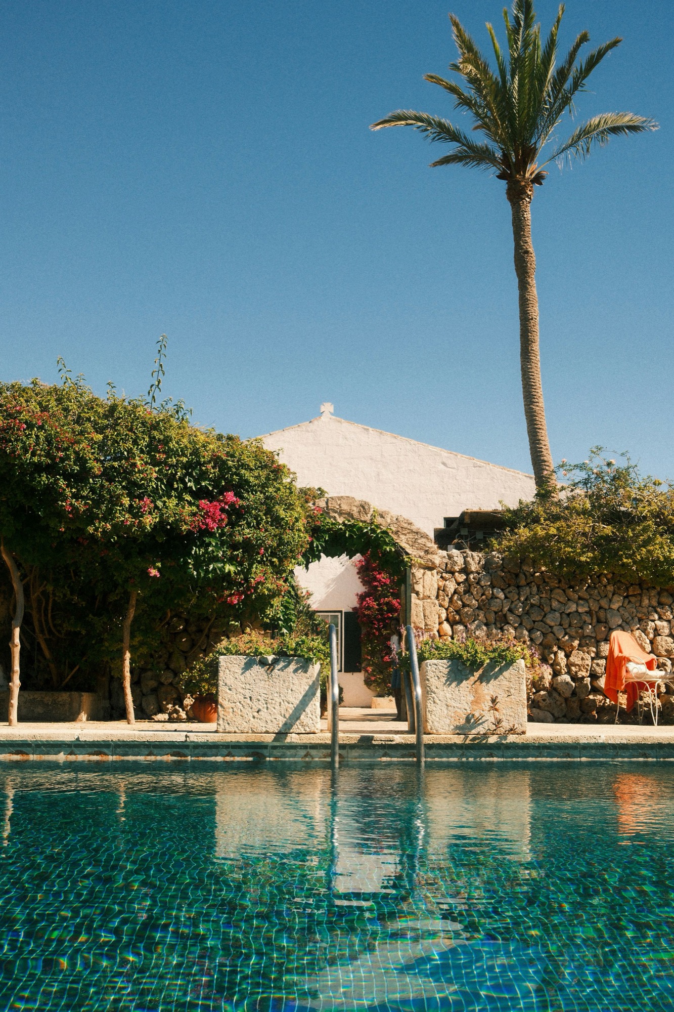 Villa avec piscine, style méditerranéen