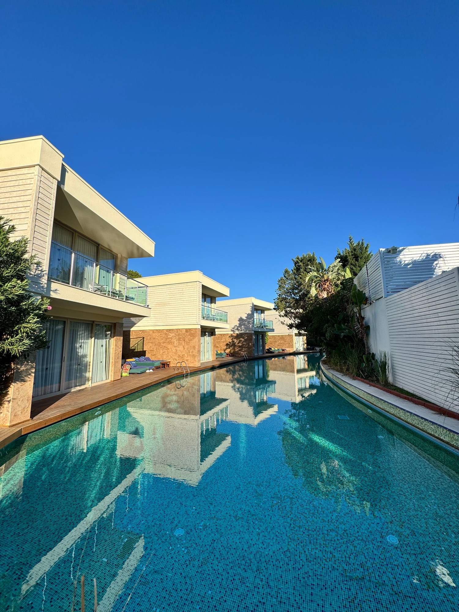 Villa avec piscine, style méditerranéen